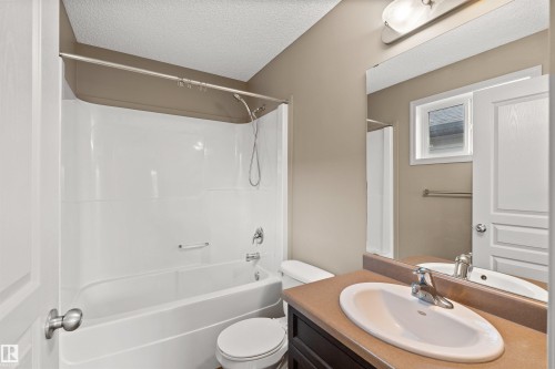 21328 95 Avenue, Edmonton, AB - Indoor Photo Showing Bathroom