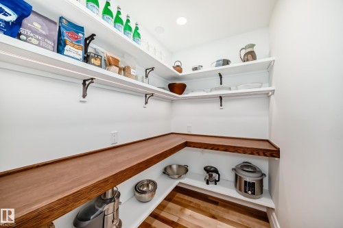 18 Morgan Crescent, St. Albert, AB - Indoor Photo Showing Garage