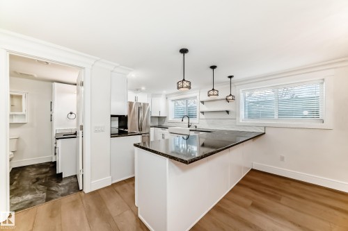 18 Morgan Crescent, St. Albert, AB - Indoor Photo Showing Kitchen With Upgraded Kitchen