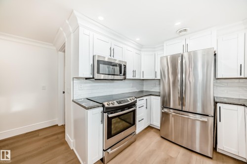 18 Morgan Crescent, St. Albert, AB - Indoor Photo Showing Kitchen With Upgraded Kitchen