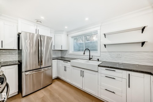 18 Morgan Crescent, St. Albert, AB - Indoor Photo Showing Kitchen With Double Sink With Upgraded Kitchen