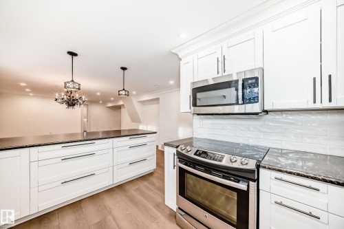 18 Morgan Crescent, St. Albert, AB - Indoor Photo Showing Kitchen With Upgraded Kitchen