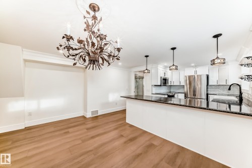 18 Morgan Crescent, St. Albert, AB - Indoor Photo Showing Kitchen With Upgraded Kitchen