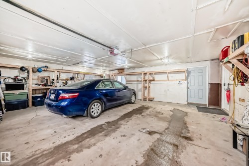 18 Morgan Crescent, St. Albert, AB - Indoor Photo Showing Garage