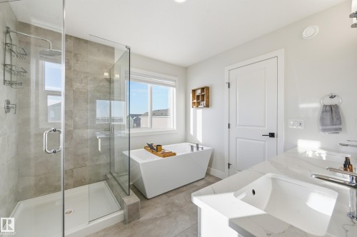 54 Willow Link, Fort Saskatchewan, AB - Indoor Photo Showing Bathroom