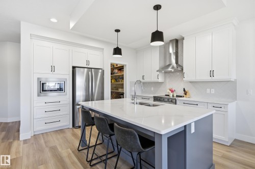 54 Willow Link, Fort Saskatchewan, AB - Indoor Photo Showing Kitchen With Double Sink With Upgraded Kitchen