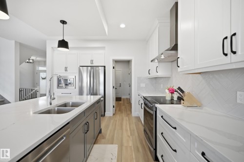 54 Willow Link, Fort Saskatchewan, AB - Indoor Photo Showing Kitchen With Double Sink With Upgraded Kitchen