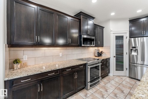 2 Longview Point(E), Spruce Grove, AB - Indoor Photo Showing Kitchen With Stainless Steel Kitchen With Upgraded Kitchen