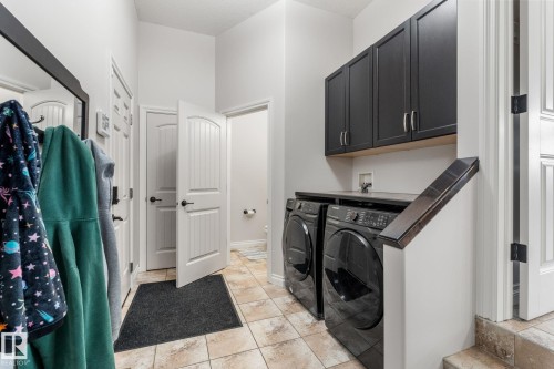 2 Longview Point(E), Spruce Grove, AB - Indoor Photo Showing Laundry Room