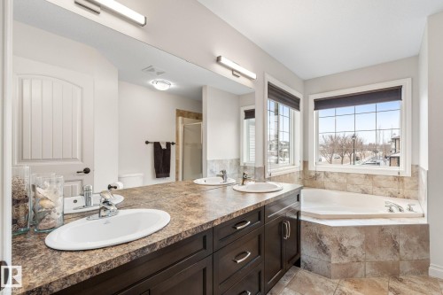 2 Longview Point(E), Spruce Grove, AB - Indoor Photo Showing Bathroom