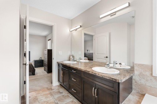 2 Longview Point(E), Spruce Grove, AB - Indoor Photo Showing Bathroom