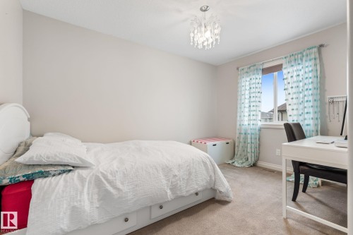 2 Longview Point(E), Spruce Grove, AB - Indoor Photo Showing Bedroom