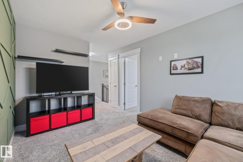 16807 60 Street, Edmonton, AB - Indoor Photo Showing Living Room