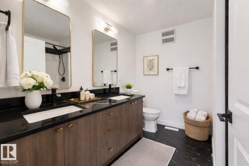 5 Cobblestone Gate, Spruce Grove, AB - Indoor Photo Showing Bathroom