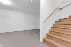 Stairs with concrete flooring - 