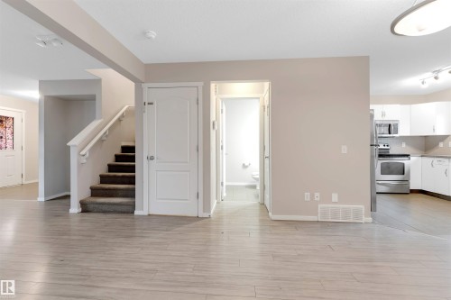 610 Tamarack Road, Edmonton, AB - Indoor