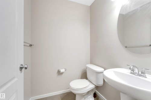 610 Tamarack Road, Edmonton, AB - Indoor Photo Showing Bathroom