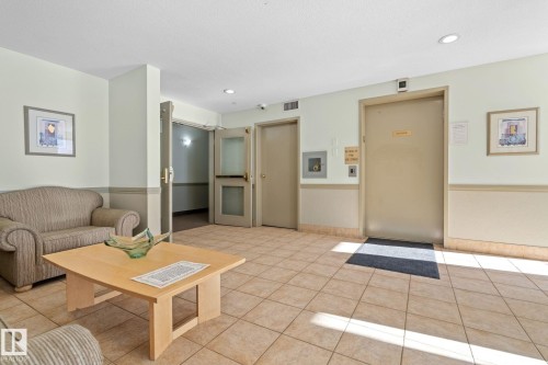 209 4703 43 Avenue, Stony Plain, AB - Indoor Photo Showing Living Room