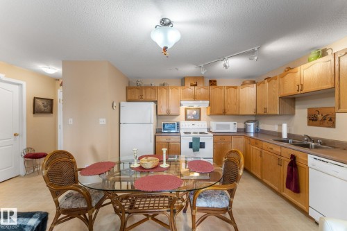 209 4703 43 Avenue, Stony Plain, AB - Indoor Photo Showing Kitchen With Double Sink