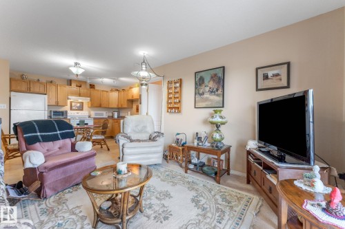 209 4703 43 Avenue, Stony Plain, AB - Indoor Photo Showing Living Room