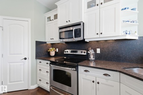 766 Hardy Point(E), Edmonton, AB - Indoor Photo Showing Kitchen