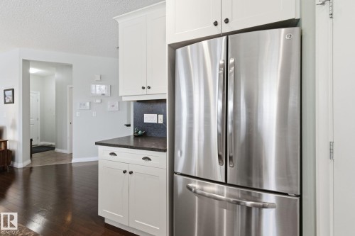 766 Hardy Point(E), Edmonton, AB - Indoor Photo Showing Kitchen