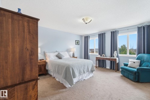 766 Hardy Point(E), Edmonton, AB - Indoor Photo Showing Bedroom
