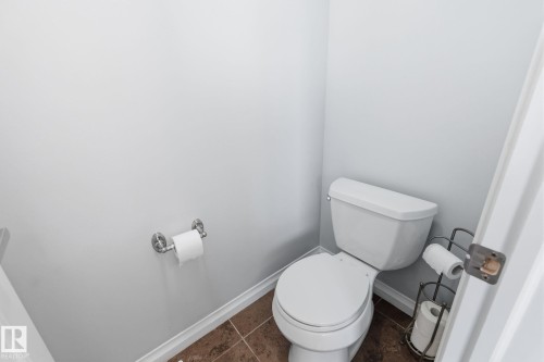 766 Hardy Point(E), Edmonton, AB - Indoor Photo Showing Bathroom