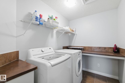 766 Hardy Point(E), Edmonton, AB - Indoor Photo Showing Laundry Room