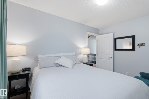 766 Hardy Point(E), Edmonton, AB - Indoor Photo Showing Bedroom