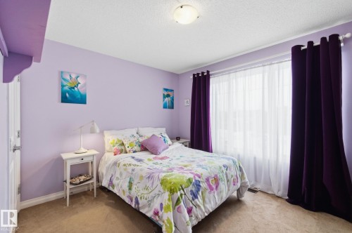 766 Hardy Point(E), Edmonton, AB - Indoor Photo Showing Bedroom