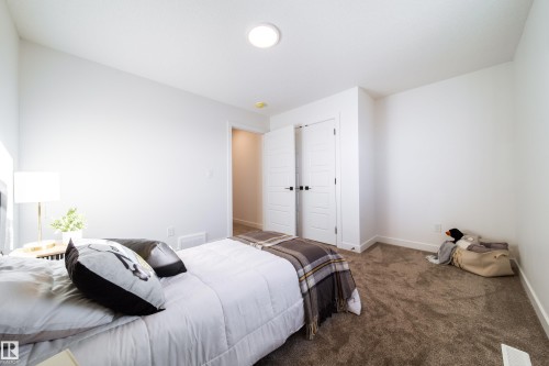 Carpeted bedroom featuring baseboards - 34 Sun Meadows Cl, Stony Plain, AB - Indoor Photo Showing Bedroom