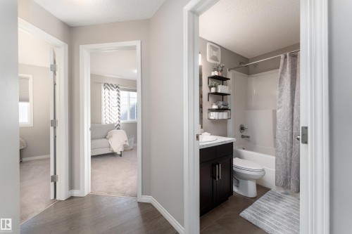 8 7385 Edgemont Way, Edmonton, AB - Indoor Photo Showing Bathroom
