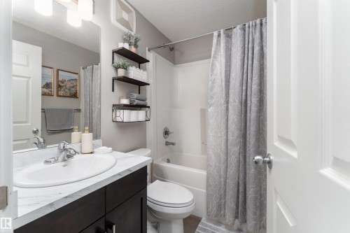 8 7385 Edgemont Way, Edmonton, AB - Indoor Photo Showing Bathroom