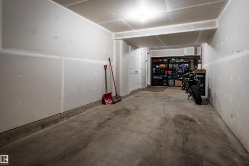 8 7385 Edgemont Way, Edmonton, AB - Indoor Photo Showing Garage