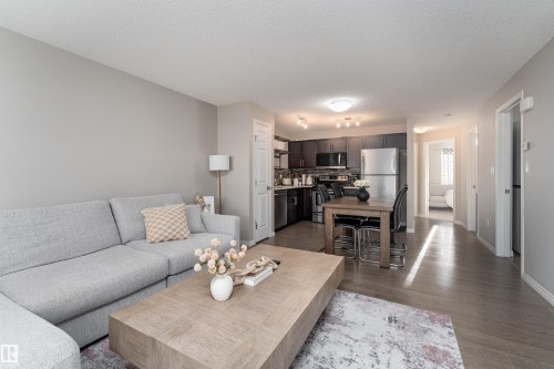 8 7385 Edgemont Way, Edmonton, AB - Indoor Photo Showing Living Room