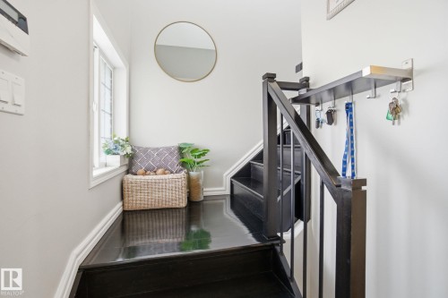 Stairs featuring baseboards - 64 2004 Grantham Court, Edmonton, AB - Indoor Photo Showing Other Room