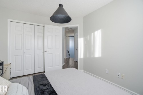 Bedroom with a closet and baseboards - 64 2004 Grantham Court, Edmonton, AB - Indoor Photo Showing Bedroom