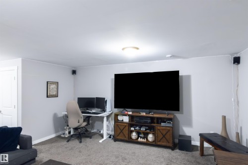888 Cy Becker Drive, Edmonton, AB - Indoor Photo Showing Living Room