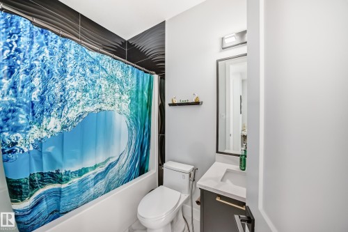 Bathroom featuring shower / bathtub combination with curtain and vanity - 17112 68 Street, Edmonton, AB - Indoor Photo Showing Bathroom