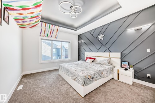 Carpeted bedroom with baseboards and an accent wall - 17112 68 Street, Edmonton, AB - Indoor Photo Showing Bedroom