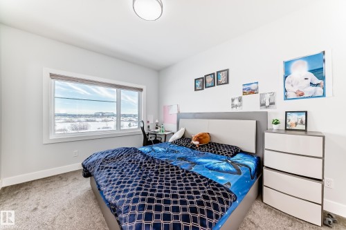 Carpeted bedroom featuring baseboards - 17112 68 Street, Edmonton, AB - Indoor Photo Showing Bedroom