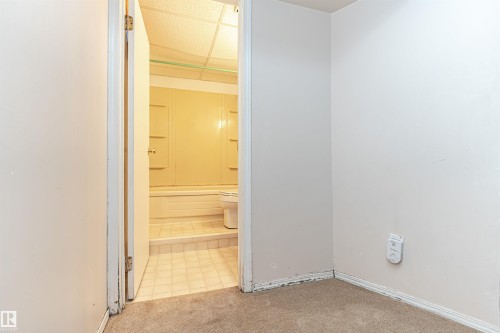 8660 27 Avenue, Edmonton, AB - Indoor Photo Showing Other Room