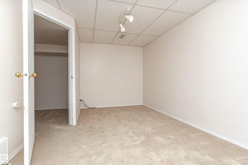 8660 27 Avenue, Edmonton, AB - Indoor Photo Showing Other Room