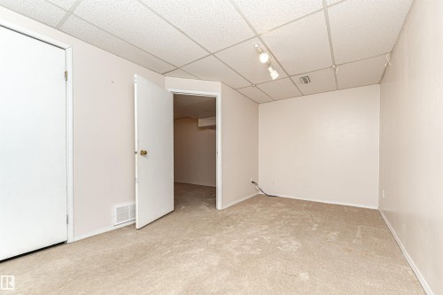 8660 27 Avenue, Edmonton, AB - Indoor Photo Showing Other Room