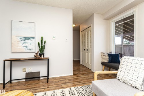 8660 27 Avenue, Edmonton, AB - Indoor Photo Showing Bedroom