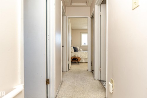 8660 27 Avenue, Edmonton, AB - Indoor Photo Showing Other Room