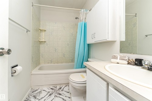 8660 27 Avenue, Edmonton, AB - Indoor Photo Showing Bathroom