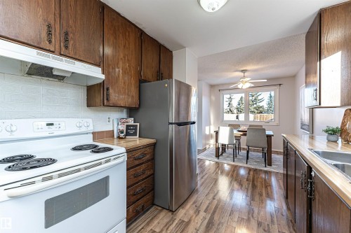 8660 27 Avenue, Edmonton, AB - Indoor Photo Showing Kitchen