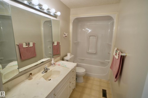 3711 Railway Avenue, Mallaig, AB - Indoor Photo Showing Bathroom